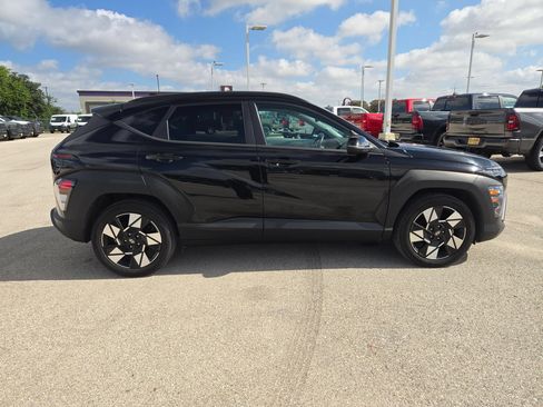 Used 2024 Hyundai Kona SEL FWD image 2