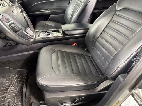 Used 2018 Ford Fusion SE image 11