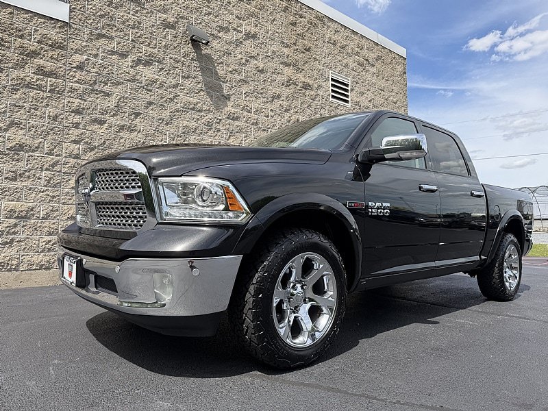 Used 2017 RAM 1500 Laramie w/ Convenience Group AWD/4WD image 4