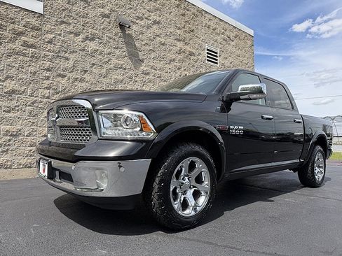 Used 2017 RAM 1500 Laramie w/ Convenience Group AWD/4WD image 4