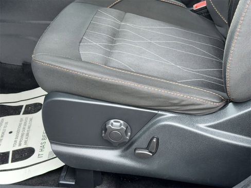 Used 2021 Ford EcoSport SE w/ SE Convenience Package image 14