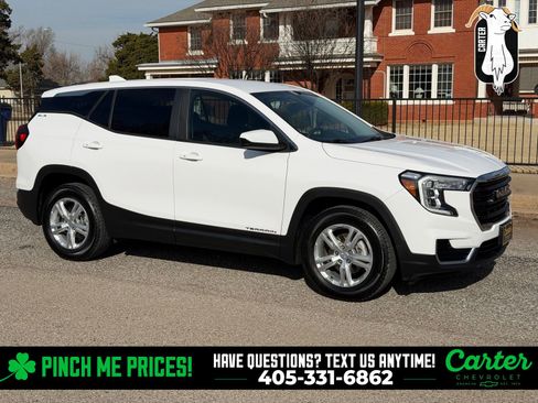 Used 2022 GMC Terrain SLE image 1