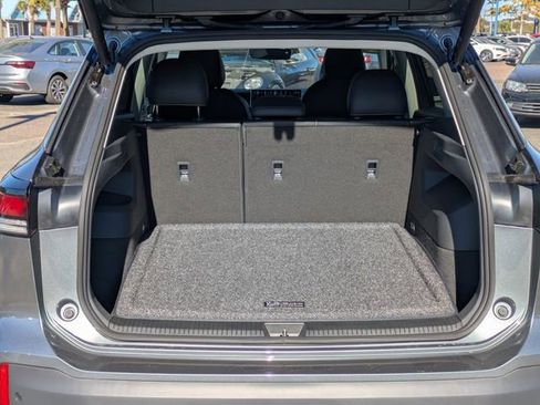 New 2026 Volkswagen Tiguan SE FWD image 13
