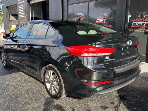 Used 2017 Hyundai Elantra SE image 2