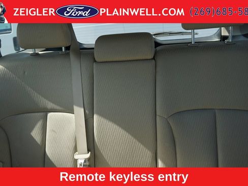 Used 2010 Subaru Outback 2.5i Premium AWD/4WD image 4