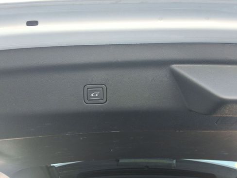 Used 2023 GMC Yukon SLT image 24