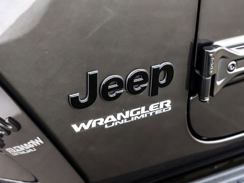 Used 2021 Jeep Wrangler Unlimited Sahara image 9