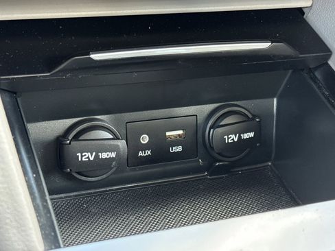 Used 2017 Hyundai Elantra SE image 25