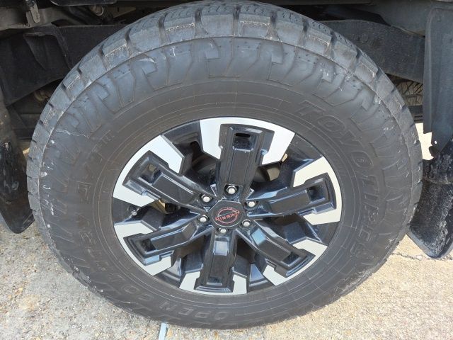 Used 2022 Nissan Frontier Pro-X RWD image 16