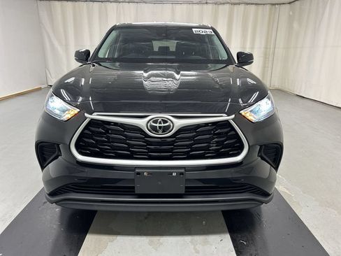 Used 2023 Toyota Highlander L AWD/4WD image 3