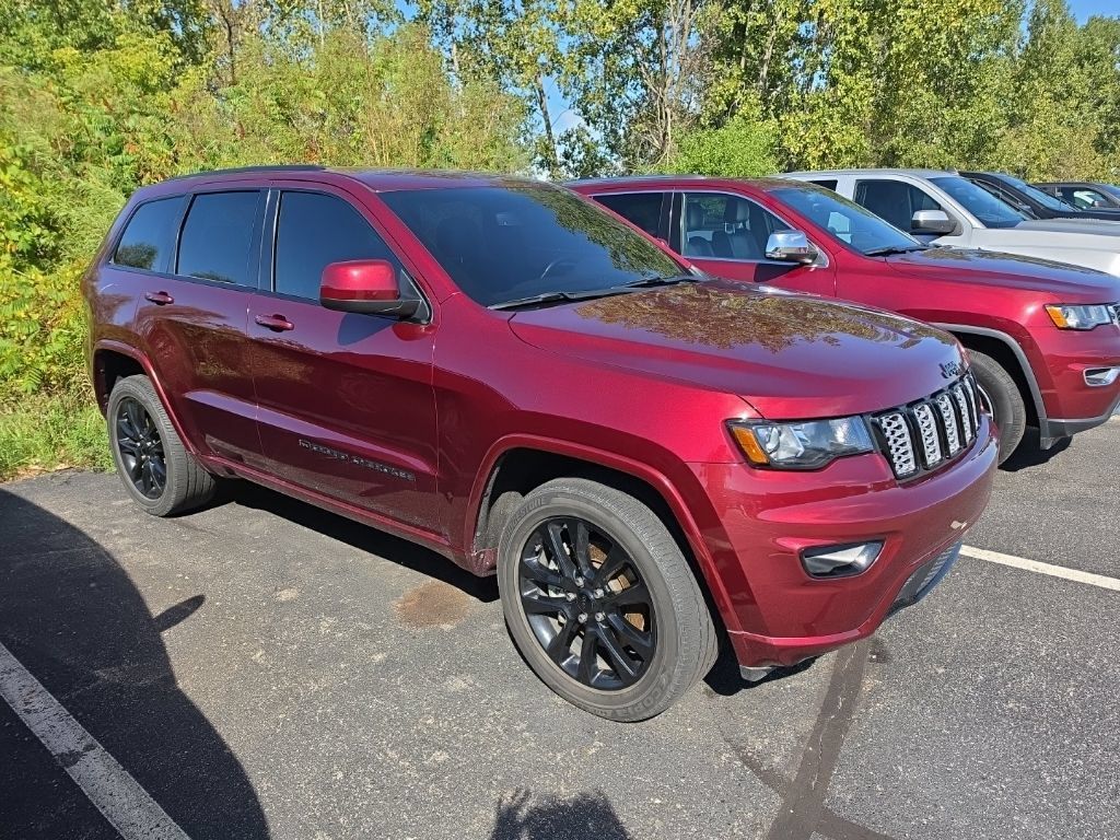 Used 2022 Jeep Grand Cherokee Laredo X AWD/4WD image 3