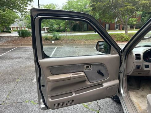 Used 2003 Nissan Frontier XE RWD image 16