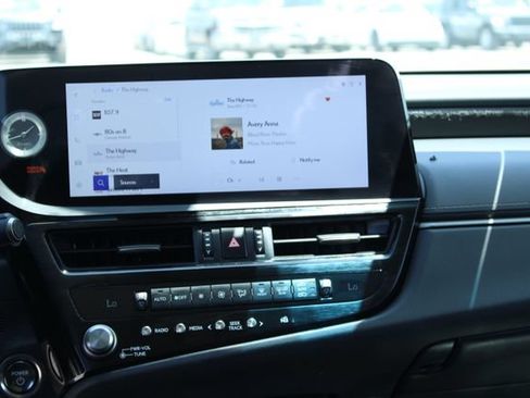 Used 2025 Lexus ES 300h w/ Premium Package FWD image 13