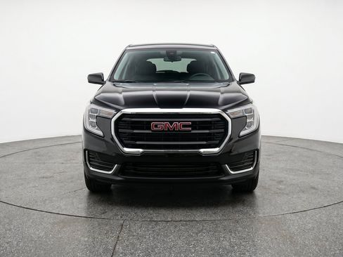 Used 2024 GMC Terrain SLE FWD image 2