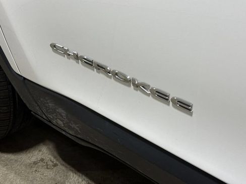 Used 2020 Jeep Cherokee Limited w/ Advanced Safety Group FWD image 26