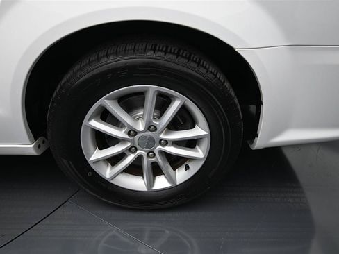Used 2019 Dodge Grand Caravan SXT FWD image 13