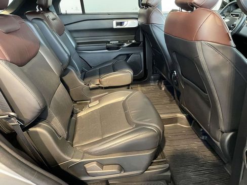 Used 2021 Ford Explorer Platinum w/ Equipment Group 601A AWD/4WD image 21