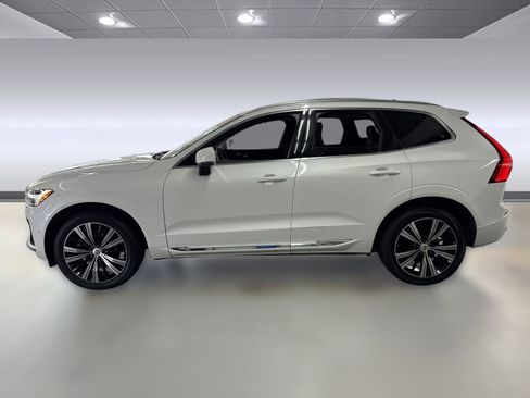 Used 2023 Volvo XC60 B5 Plus image 2