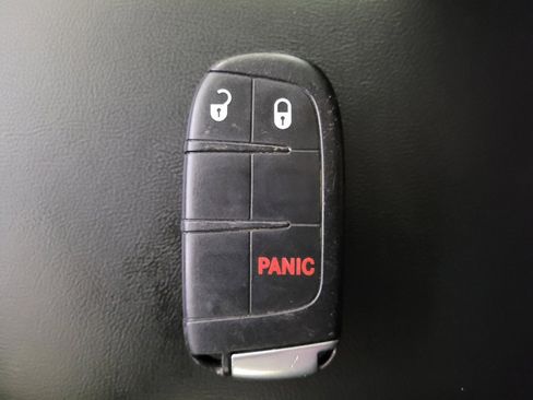 Used 2020 Dodge Journey SE FWD image 32