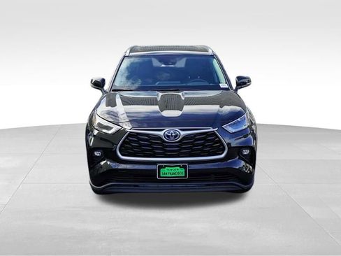 New 2026 Toyota Highlander XLE image 2