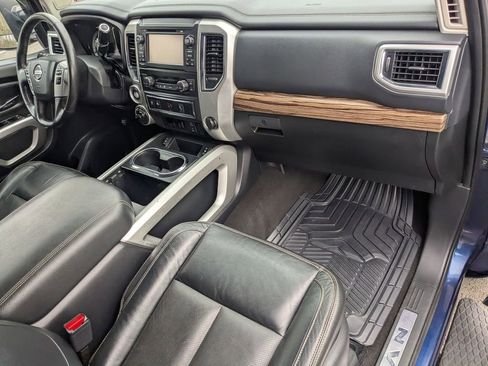 Used 2018 Nissan Titan SL w/ Chrome Package AWD/4WD image 22