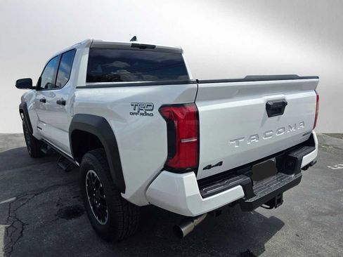 Used 2025 Toyota Tacoma TRD Off-Road image 5