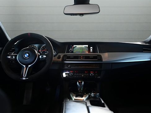 Used 2015 BMW M5 image 33