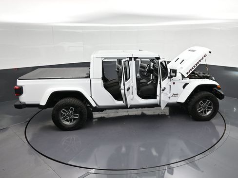 Used 2025 Jeep Gladiator Mojave w/ Convenience Group AWD/4WD image 39