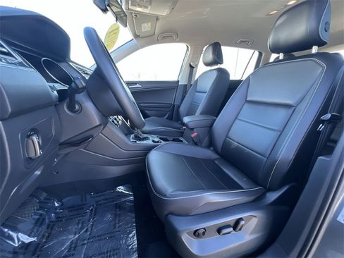Used 2021 Volkswagen Tiguan SE image 13