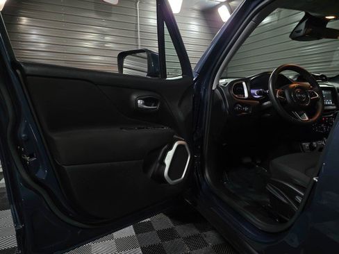 Used 2021 Jeep Renegade Latitude AWD/4WD image 30
