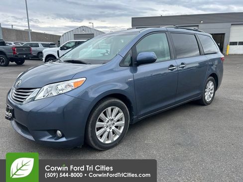 Used 2017 Toyota Sienna XLE w/ XLE Navigation Package AWD/4WD image 4