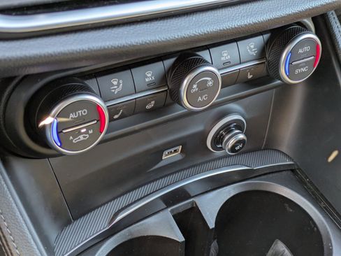 Used 2024 Alfa Romeo Stelvio AWD image 22