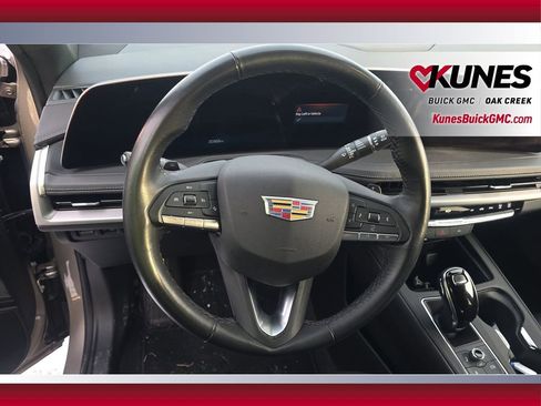 Used 2025 Cadillac XT4 Premium Luxury image 16