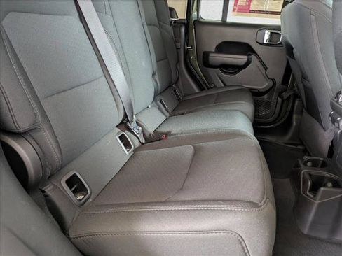 Used 2022 Jeep Gladiator Sport AWD/4WD image 18