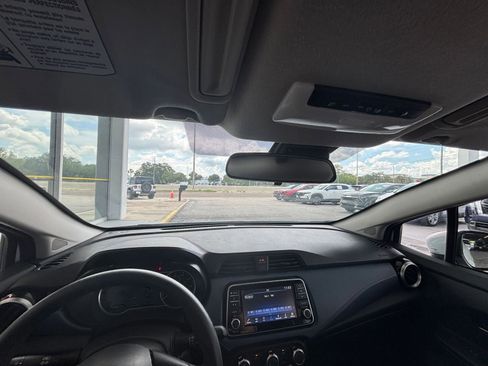 Used 2025 Nissan Versa SV FWD image 33