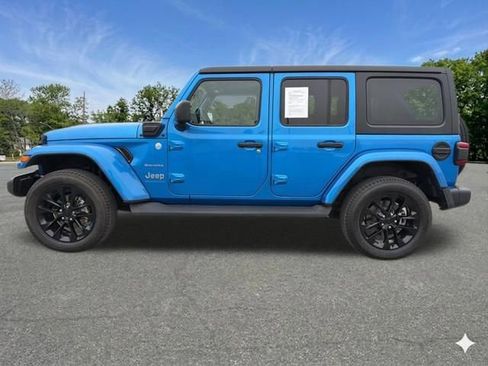 Used 2023 Jeep Wrangler Sahara w/ Cold Weather Group AWD/4WD image 5