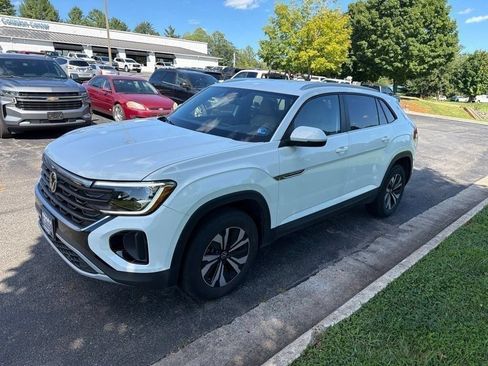 Used 2025 Volkswagen Atlas Cross Sport SE AWD/4WD image 3