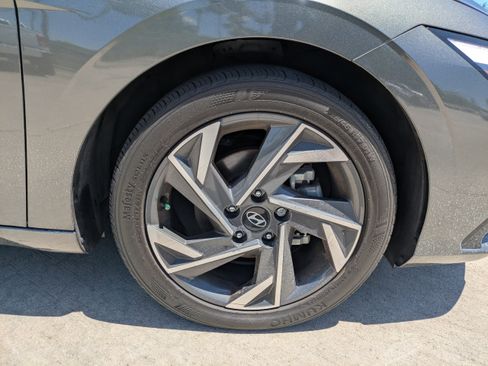 Used 2024 Hyundai Elantra SEL w/ Convenience Package FWD image 9