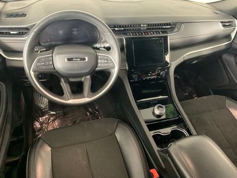 Used 2023 Jeep Grand Cherokee Altitude AWD/4WD image 17