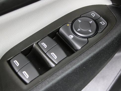 Used 2021 Chevrolet Equinox LS image 19