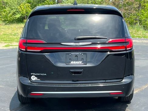 Used 2025 Chrysler Pacifica Select FWD image 48