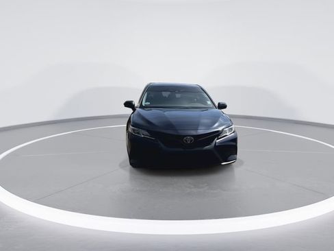 Used 2019 Toyota Camry SE image 2