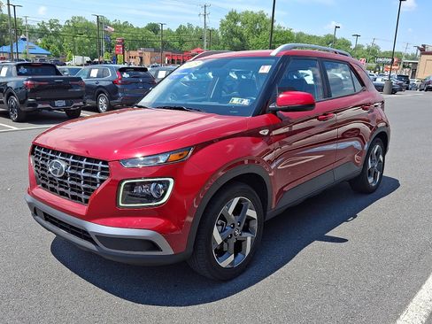 Used 2023 Hyundai Venue Limited FWD image 3