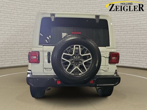 Used 2025 Jeep Wrangler Unlimited Sahara AWD/4WD image 6