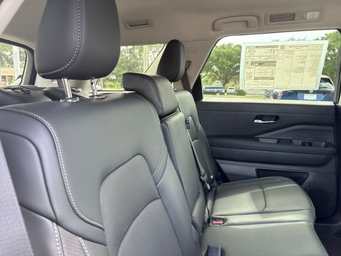New 2026 Nissan Pathfinder SL FWD image 25