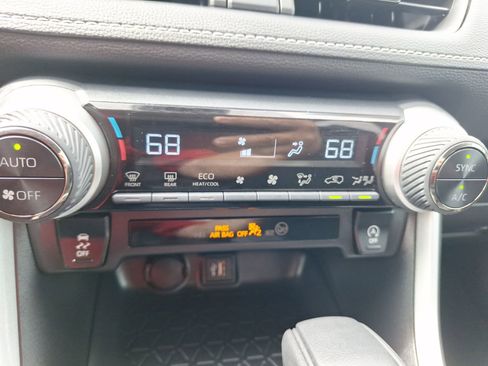 Used 2025 Toyota RAV4 XLE w/ Convenience Package image 26