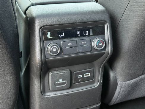 Used 2023 GMC Acadia SLE w/ Driver Convenience Package image 27