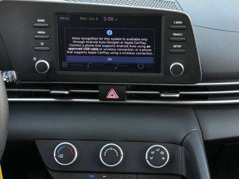Used 2024 Hyundai Elantra SE FWD image 16
