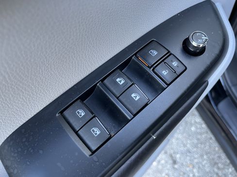 Used 2019 Toyota Highlander XLE image 15