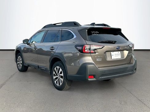 Used 2023 Subaru Outback Premium image 5